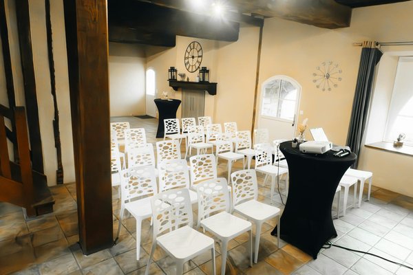 Plaque signalétique personnalisée : faites-vous connaître sur le marché